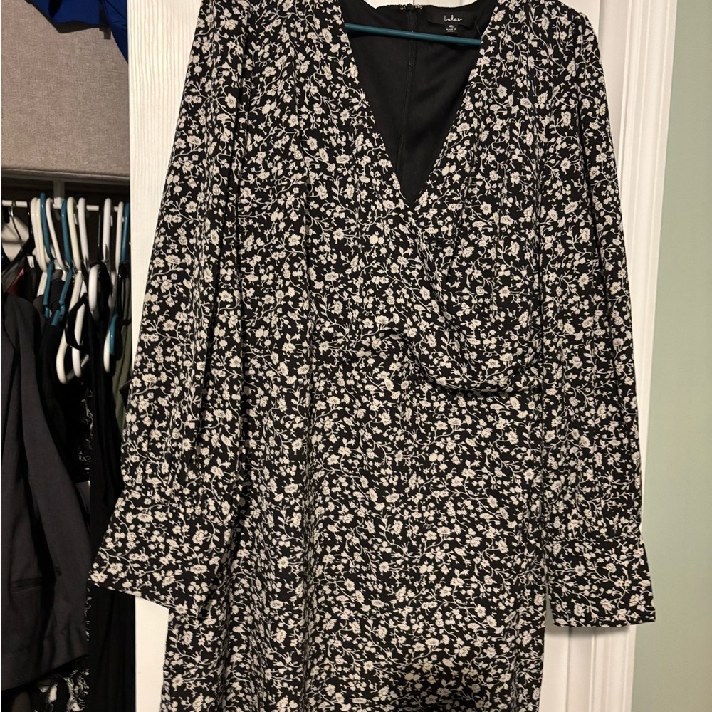 Lulu's Monochrome Floral Patterned Dress